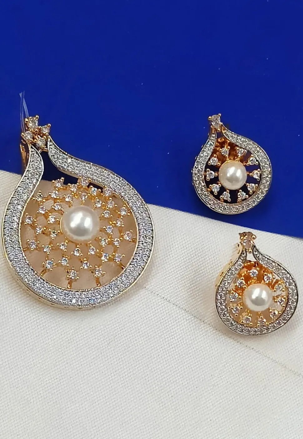 American Diamond Studded Pendant Set