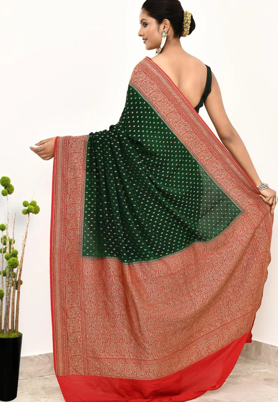 Banarasi Pure Crepe Silk Saree in Dark Green