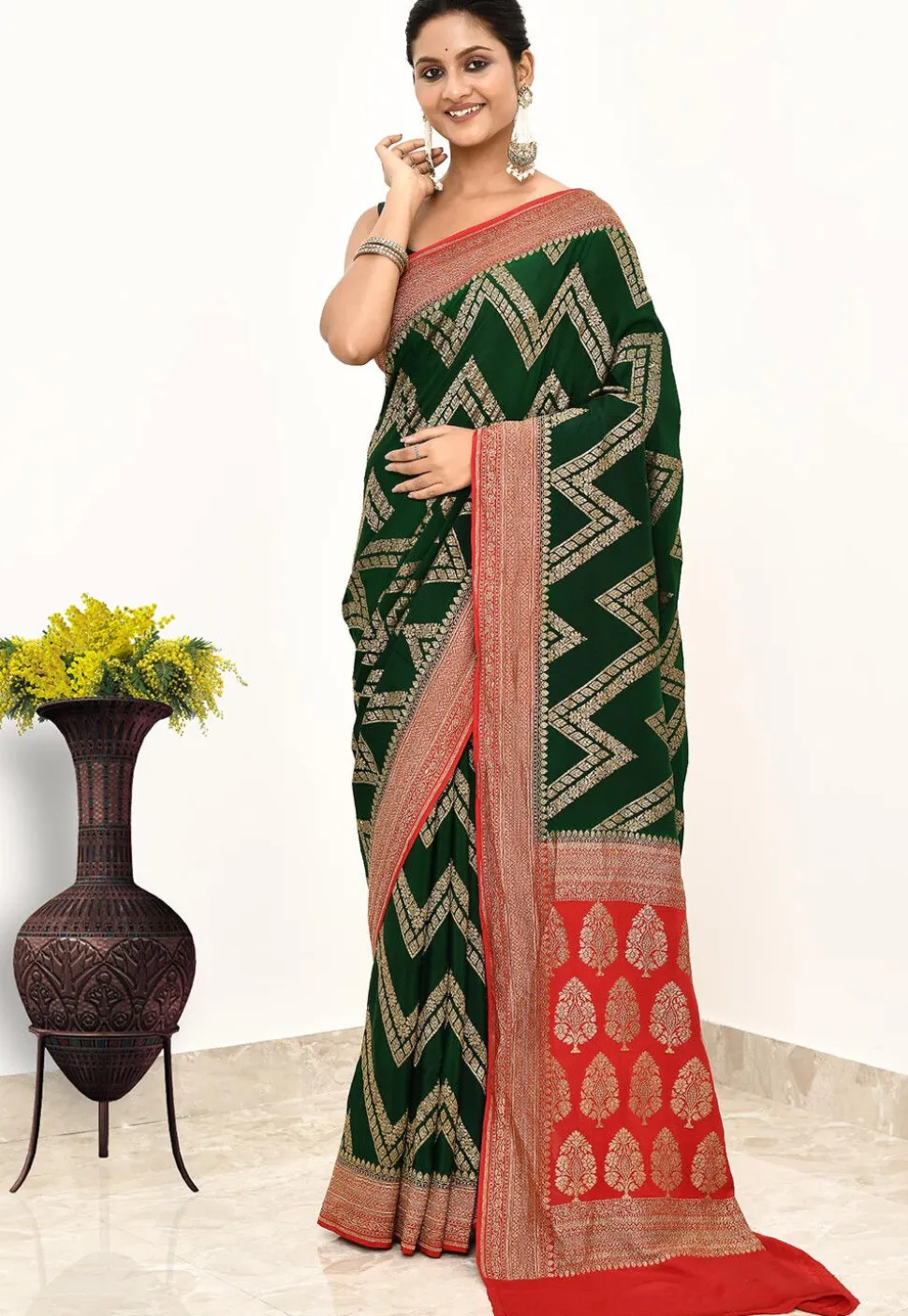 Banarasi Pure Crepe Silk Saree in Green