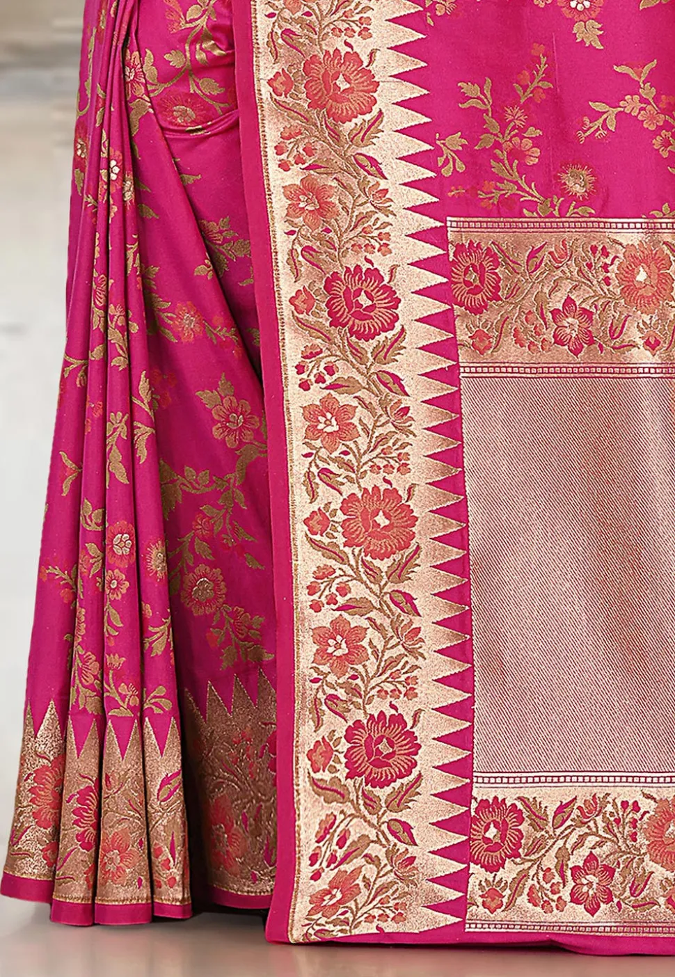 Banarasi Saree in Fuchsia
