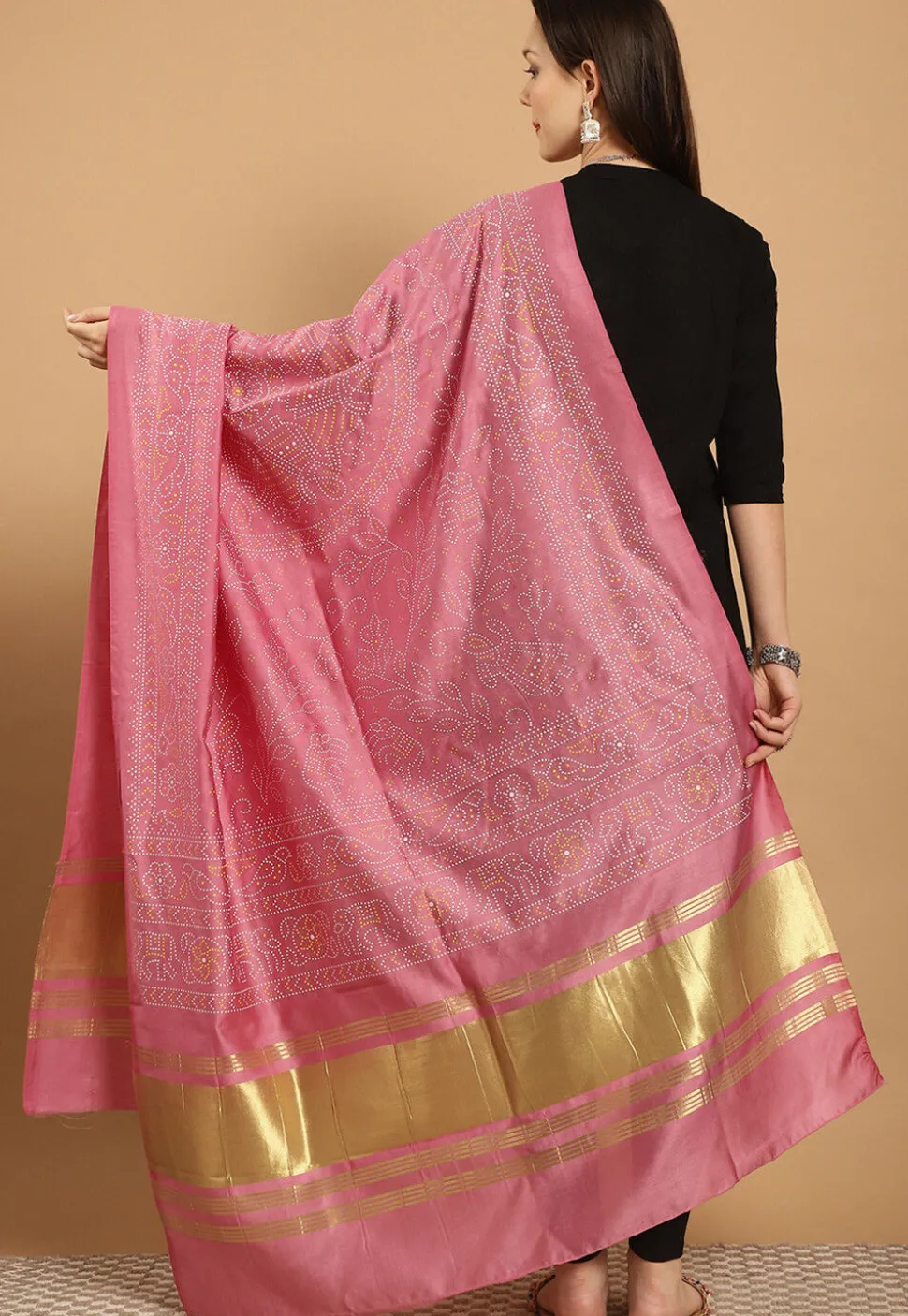 Bandhej Printed Muslin Silk Dupatta in Pink