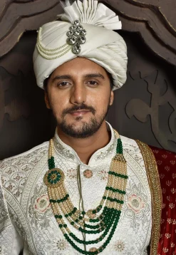 Beaded Layered Kanthamala in Green and Off White