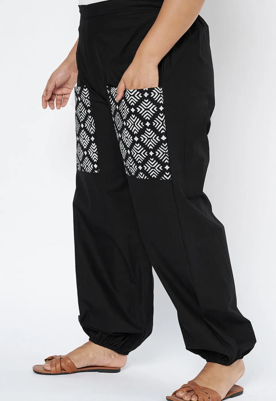 Block Printed Pocket Pure Cotton Pant in Black
