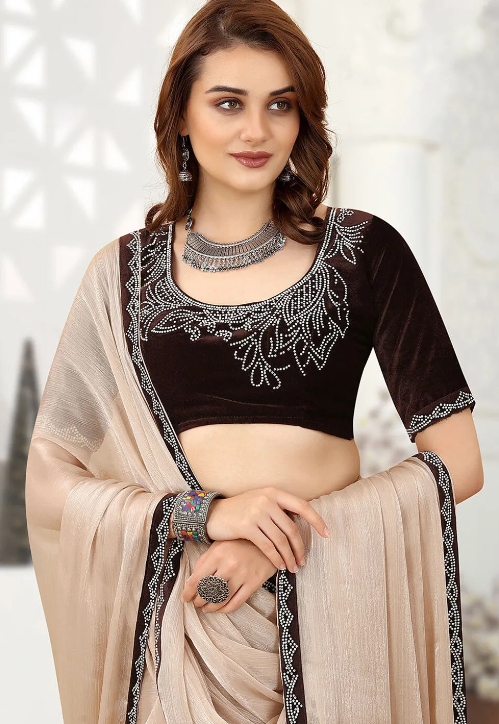 Contrast Border Chiffon Shimmer Saree in Light Beige