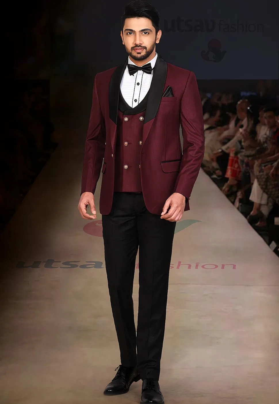 Contrast Collar Polyester Three piece Tuxedo Set in Maroon