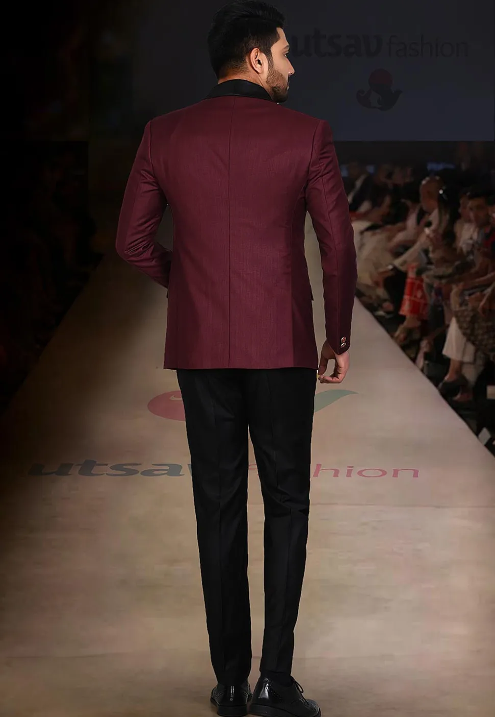 Contrast Collar Polyester Three piece Tuxedo Set in Maroon