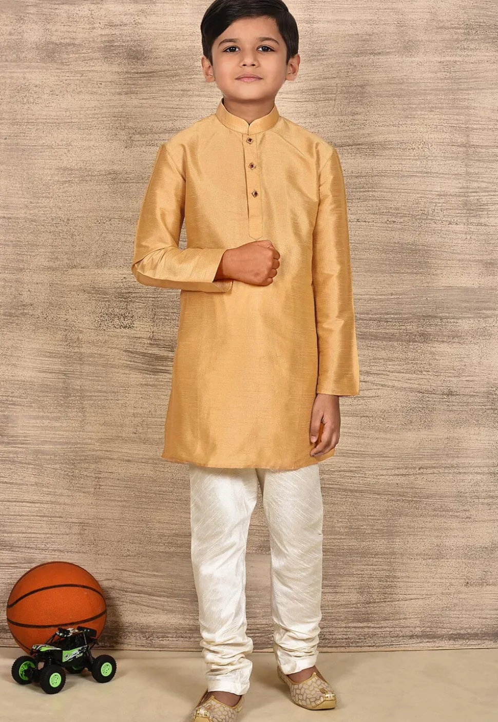 Contrast Trim Dupion Silk Kurta in Peach