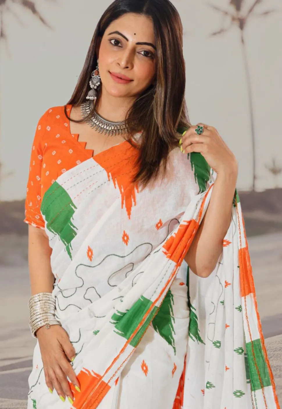 Digital Printed Cotton Saree in Off White