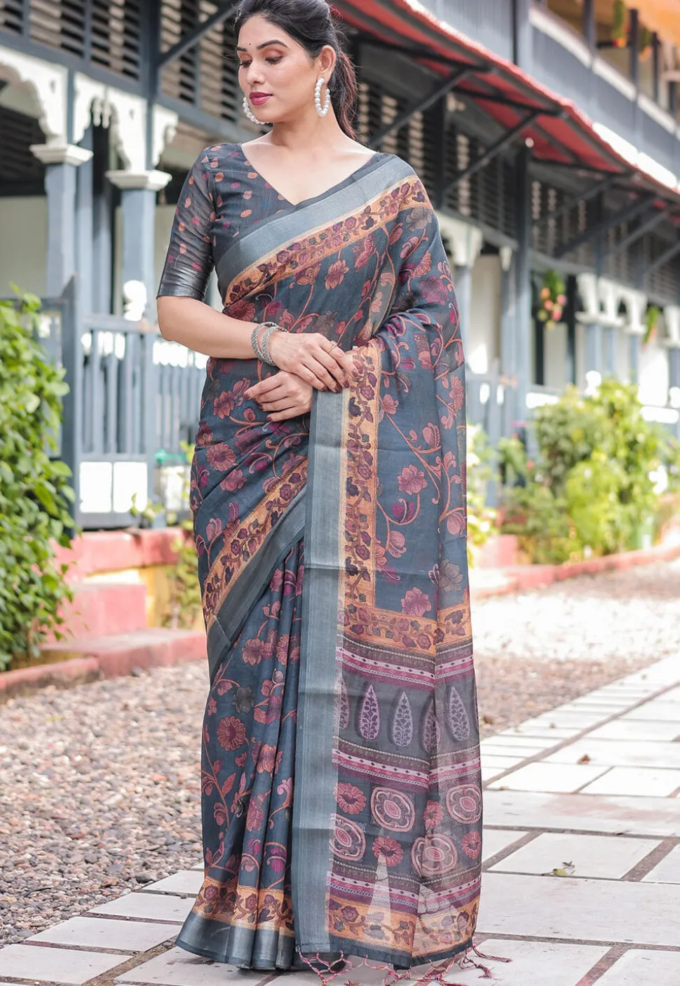 Digital Printed Cotton Saree in Grey