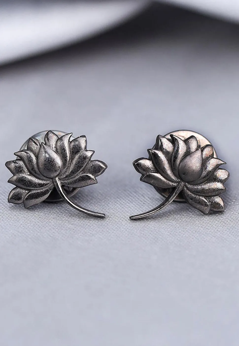 Divine Lotus Metallic Collar Tips