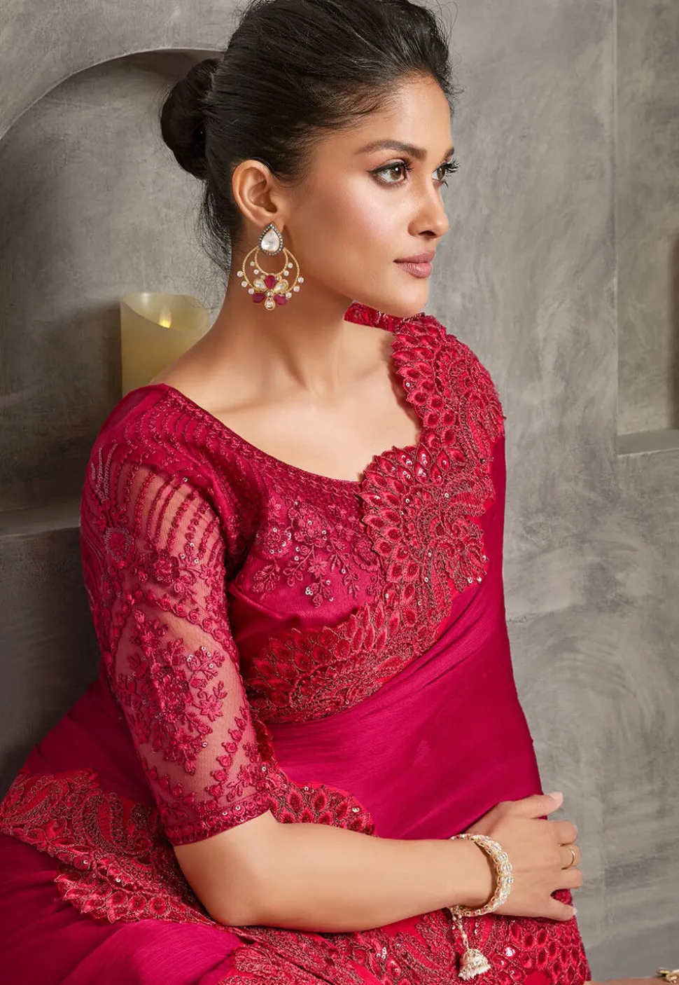 Embroidered Border Chiffon Scalloped Saree in Pink