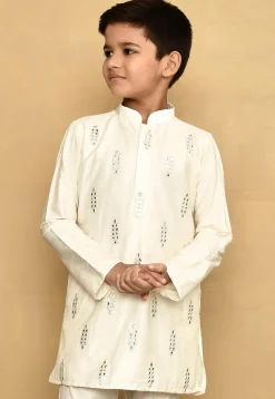 Embroidered Cotton Kurta in Off White