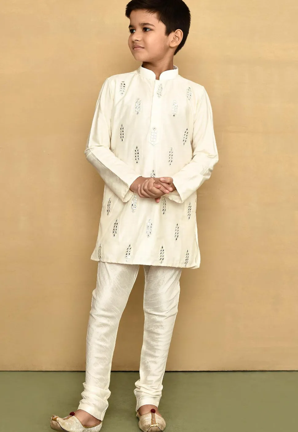 Embroidered Cotton Kurta in Off White