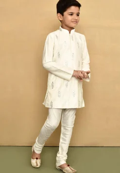 Embroidered Cotton Kurta Set in Off White