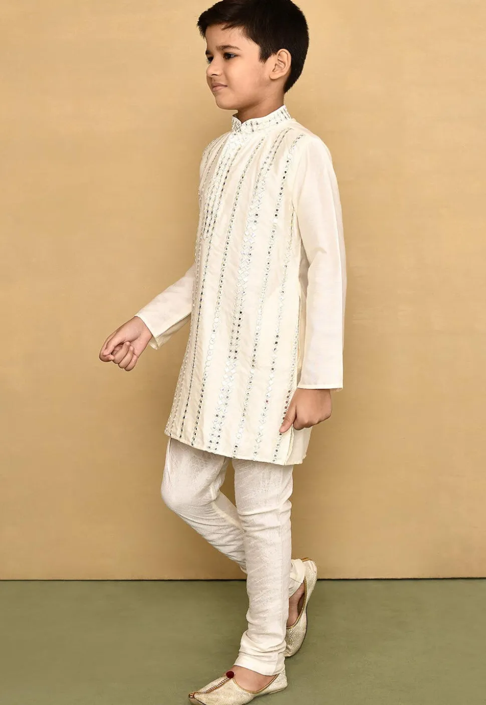 Embroidered Cotton Kurta Set in Off White