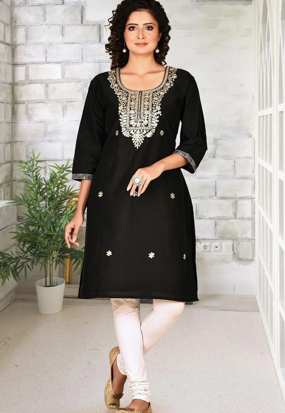 Embroidered Cotton Silk Straight Kurta in Black