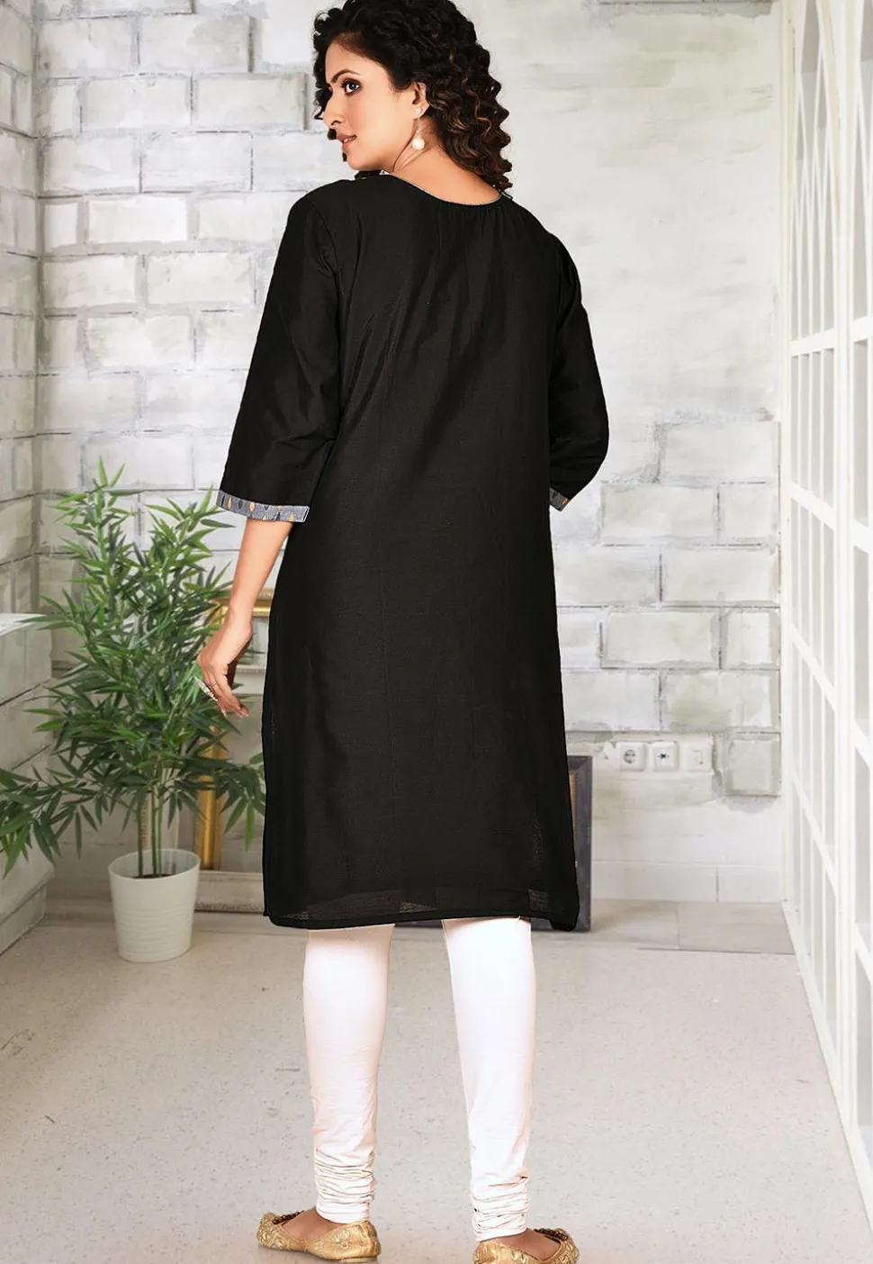 Embroidered Cotton Silk Straight Kurta in Black