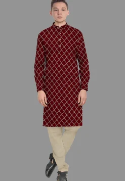 Embroidered Georgette Kurta Set in Maroon
