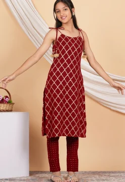 Embroidered Georgette Straight Kurta Set in Maroon
