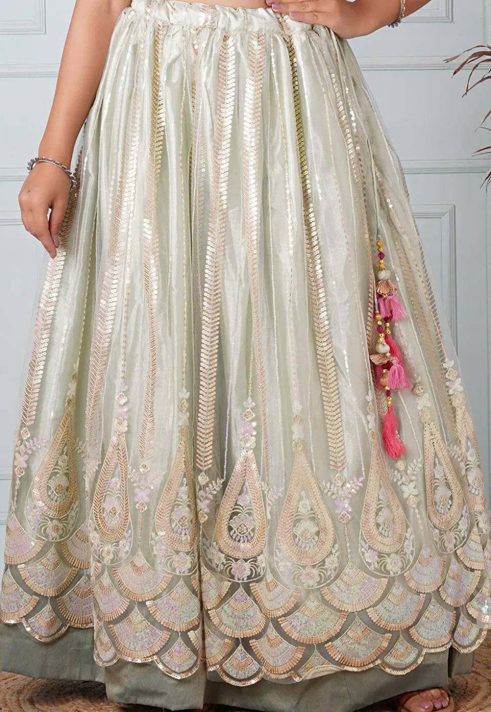 Embroidered Net Scalloped Hem Skirt in Dusty Green