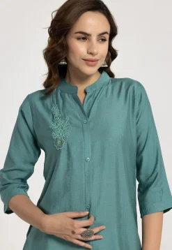 Embroidered Rayon Jacquard Straight Kurta in Green