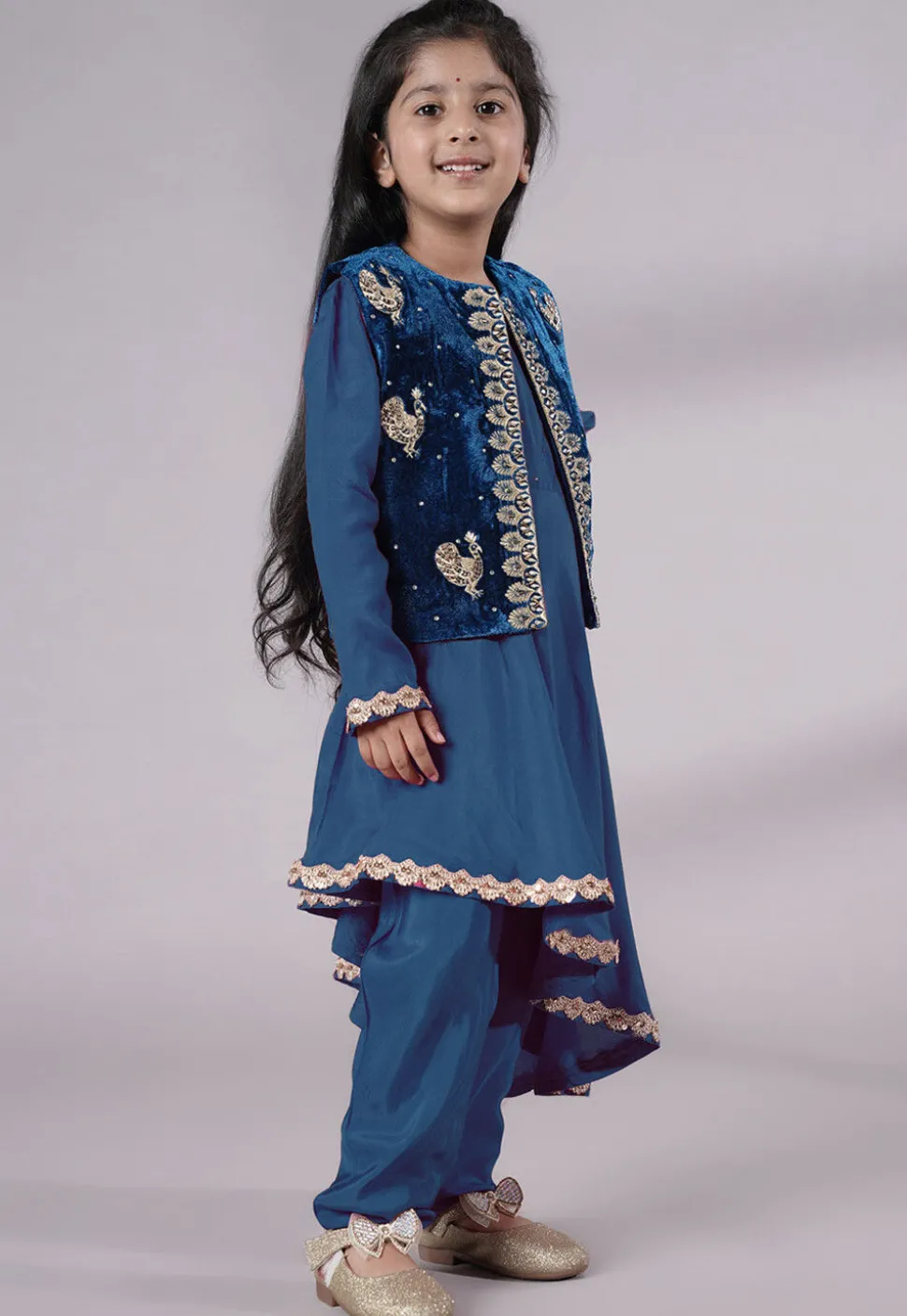 Embroidered Shantoon Asymmetric Kurta Set in Teal Blue
