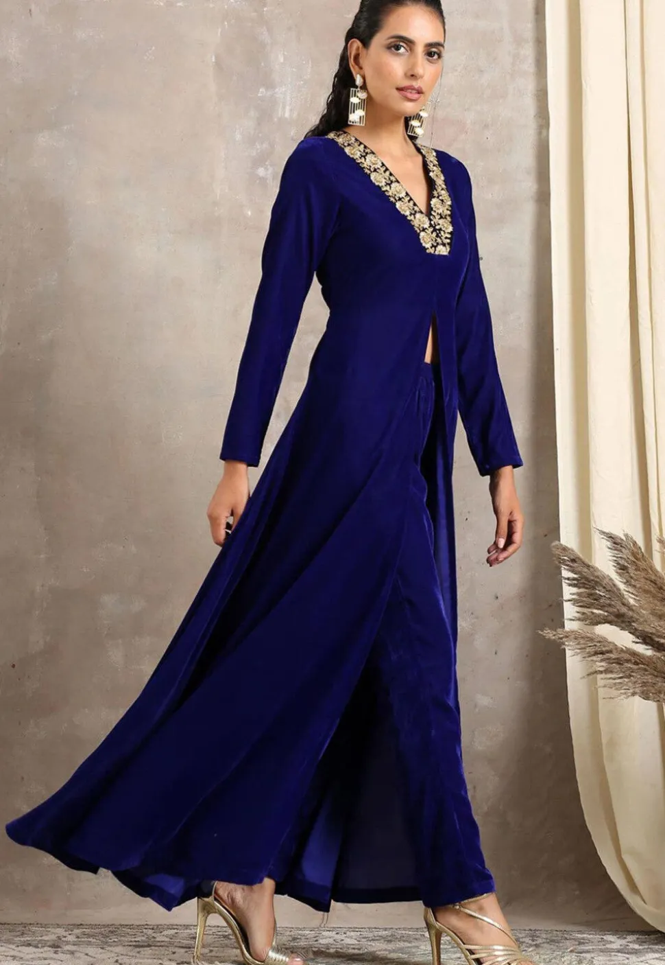 Embroidered Velvet Front Slit Kurta in Royal Blue