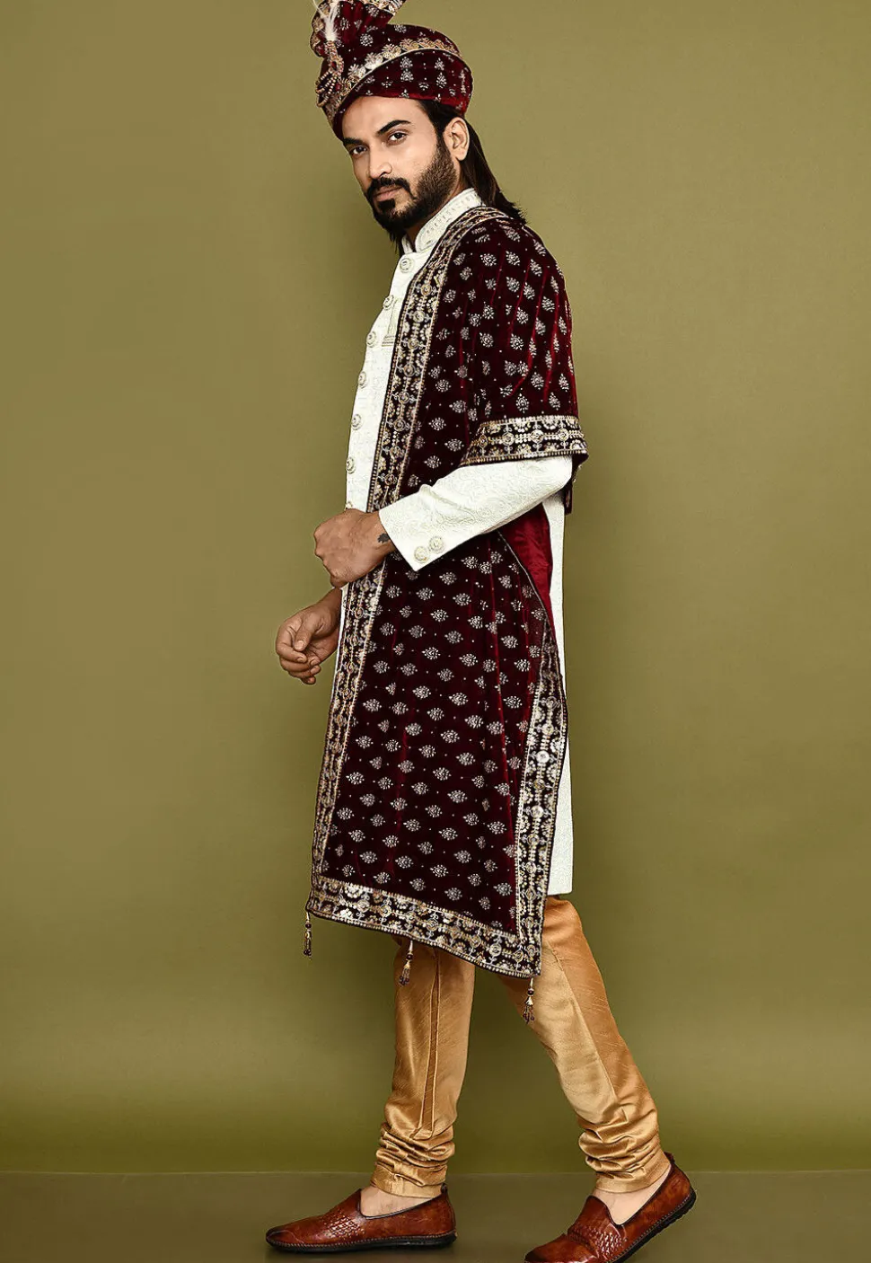 Embroidered Velvet Turban Set in Maroon