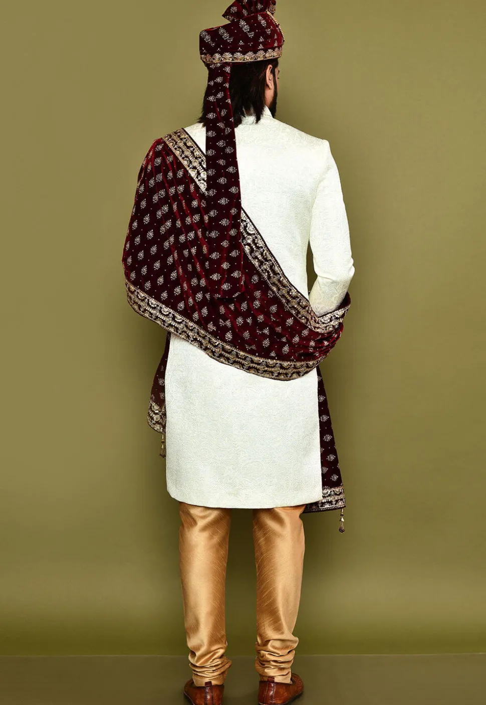 Embroidered Velvet Turban Set in Maroon