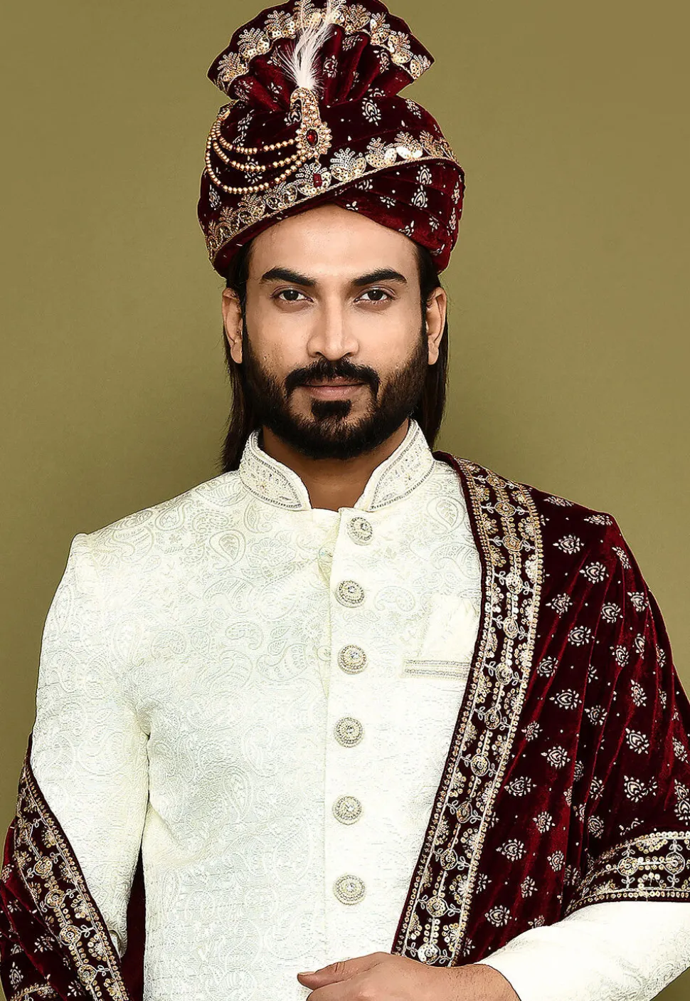 Embroidered Velvet Turban Set in Maroon