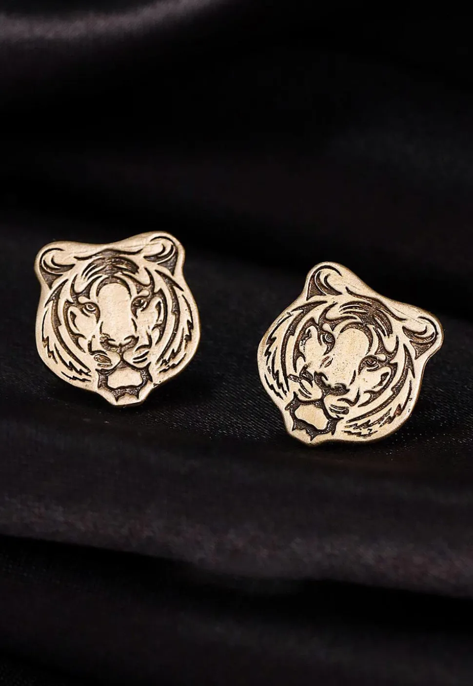 Fiery Tiger Metallic Collar Tips