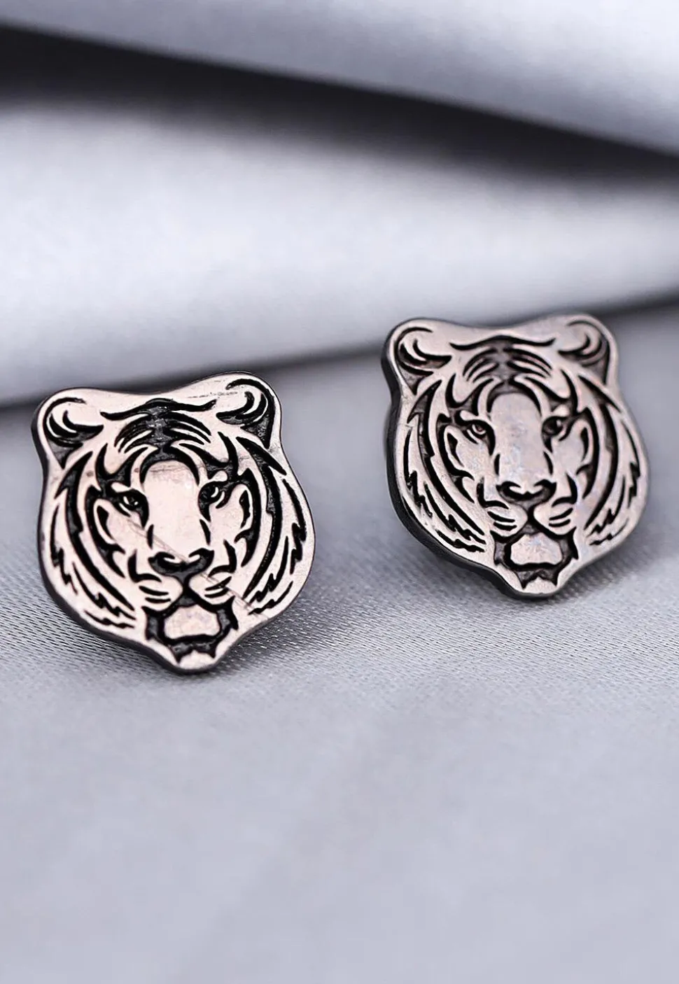 Fiery Tiger Metallic Collar Tips