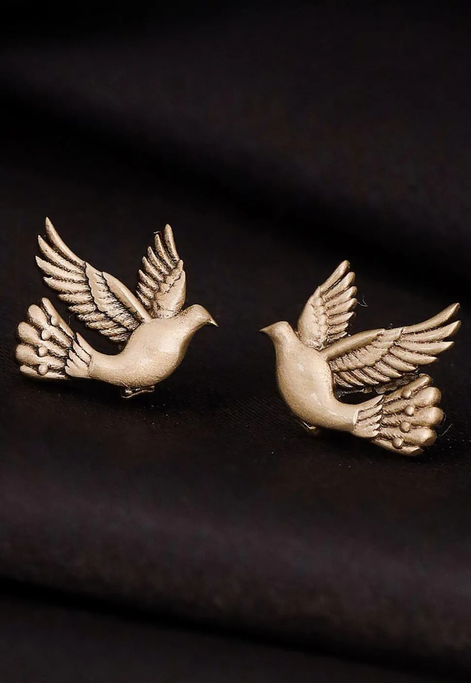 Flying Bird Metallic Collar Tips