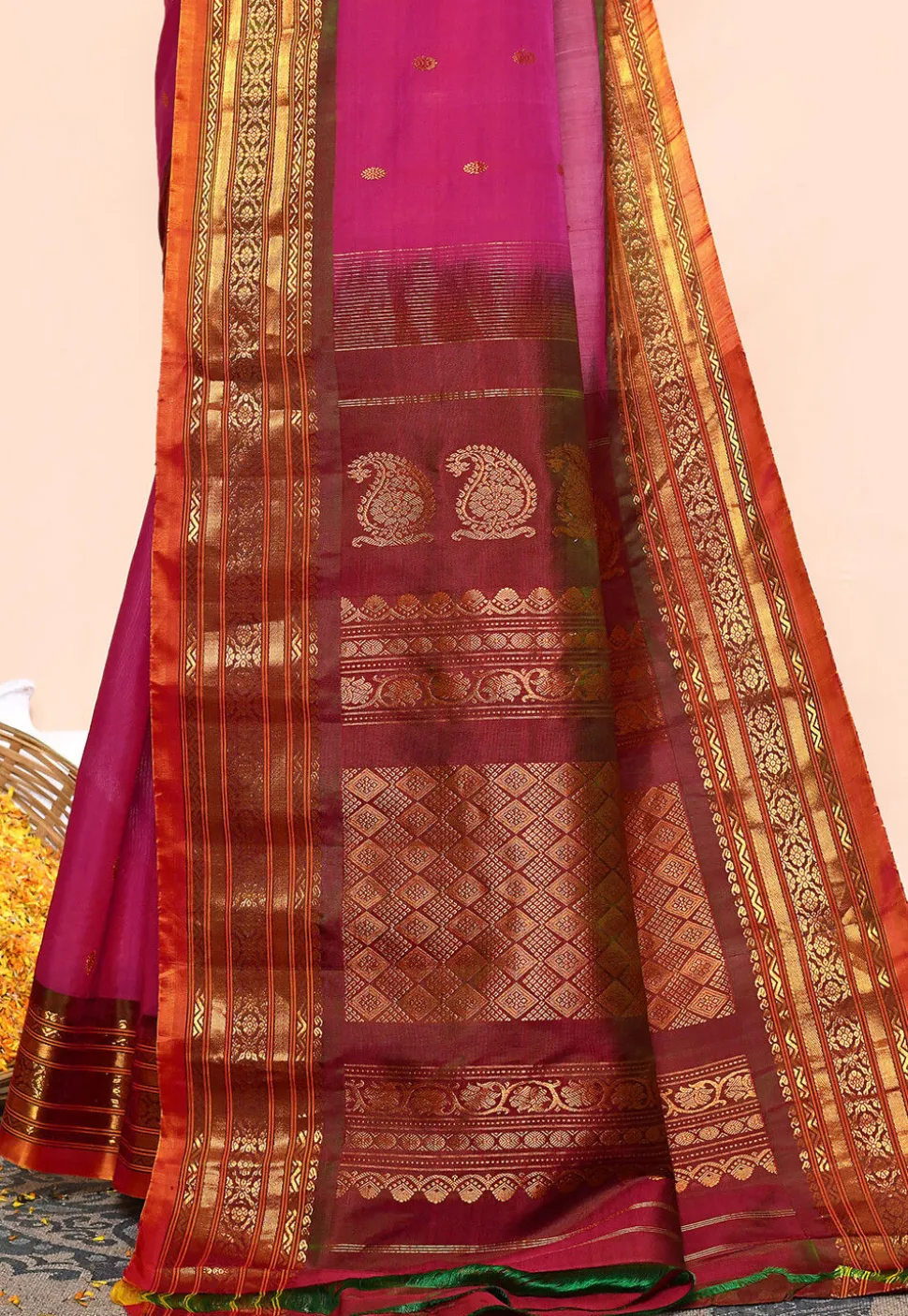 Gadwal Pure Silk Cotton Handloom Saree in Magenta
