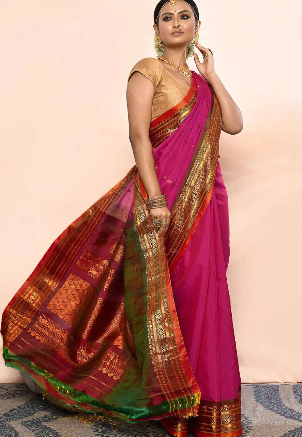 Gadwal Pure Silk Cotton Handloom Saree in Magenta