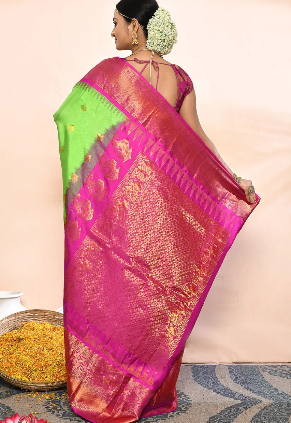 Gadwal Pure Silk Handloom Saree in Light Green