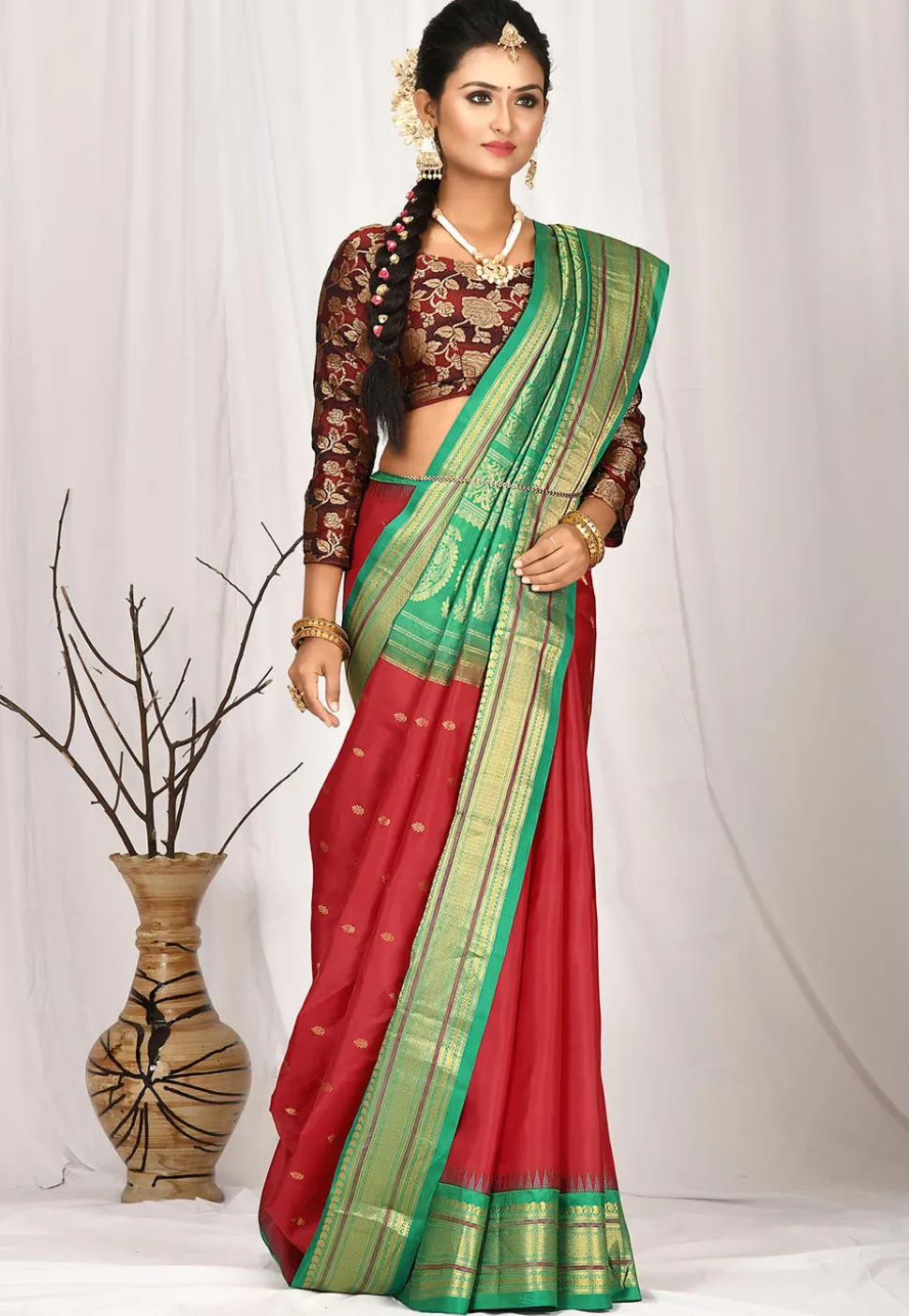 Gadwal Pure Silk Handloom Saree in Red