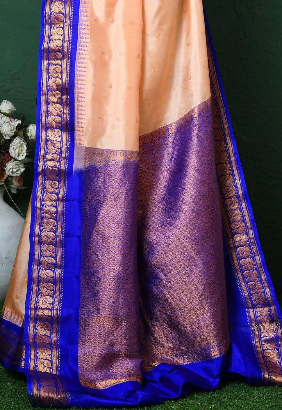 Gadwal Pure Silk Handloom Saree in Peach