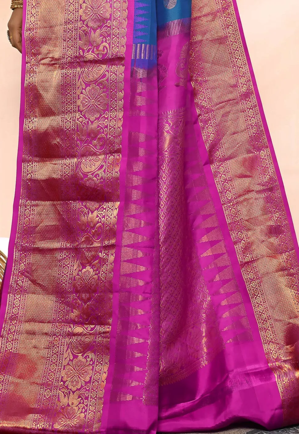 Gadwal Pure Silk Handloom Saree in Teal Blue