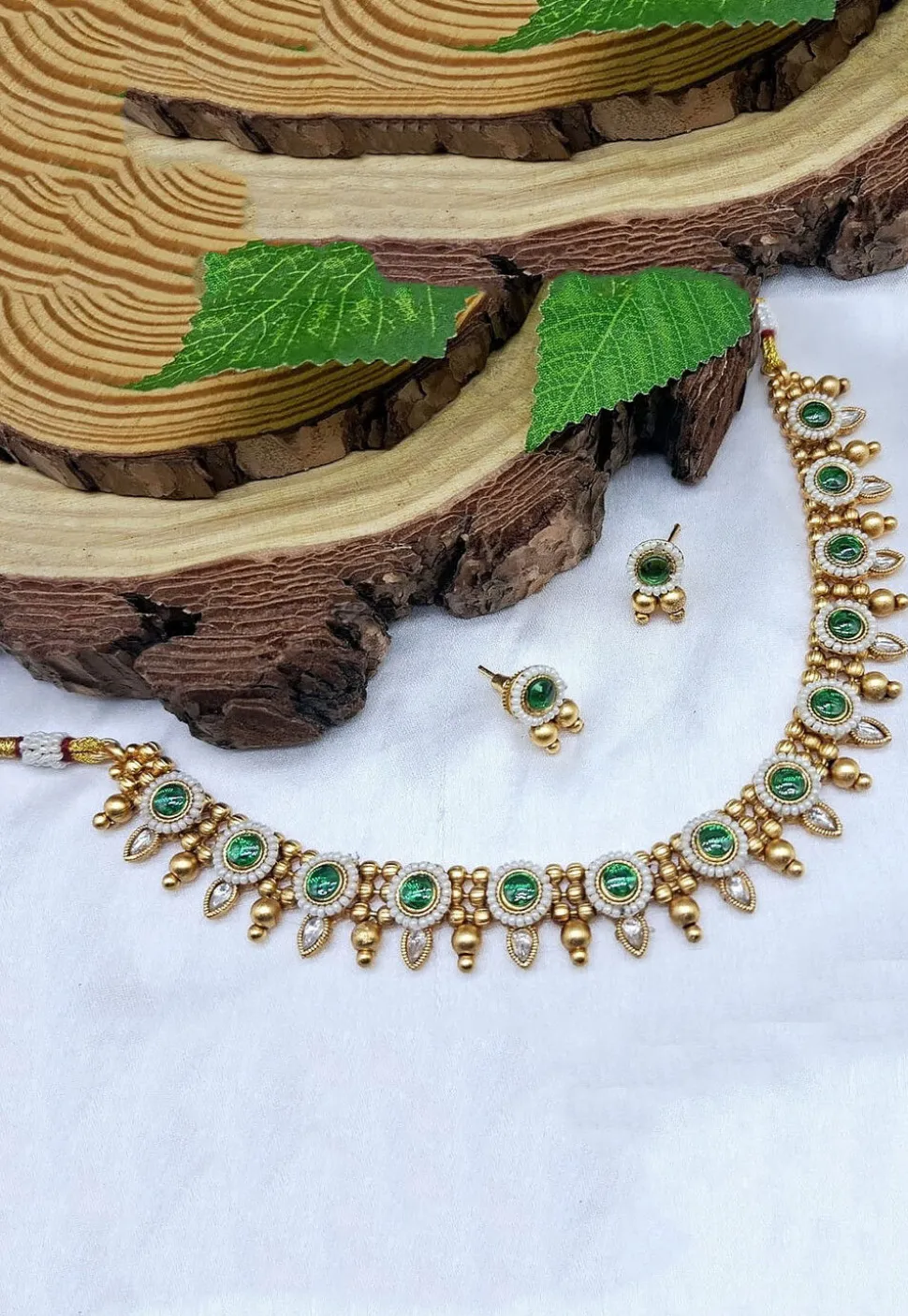 Golden Polished Kemp Stone Studded Necklace Set