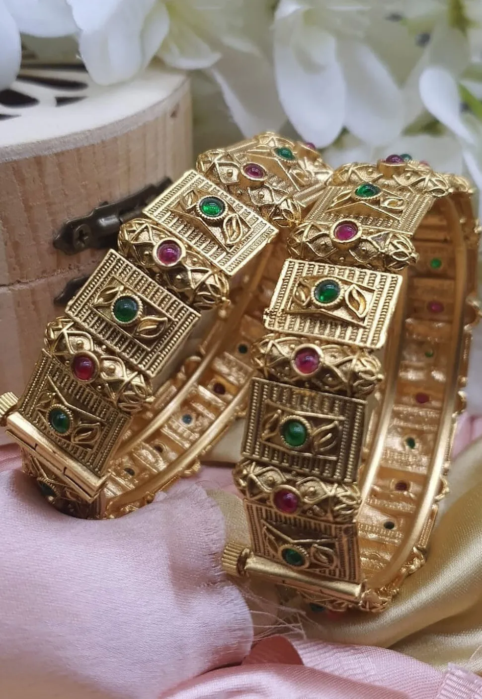 Golden Polished Kemp Stone Studded Openable Bangle Pair