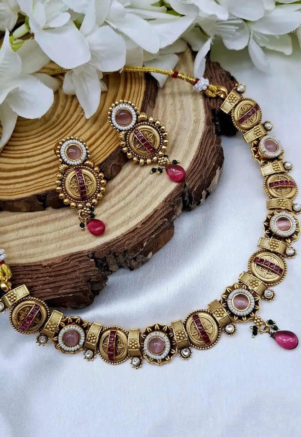 Golden Polished Stone Studded Necklace Set