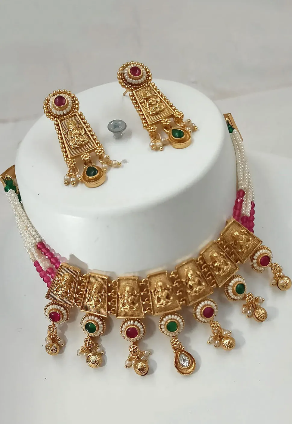 Golden Polished Stone Studded Choker Necklace Set