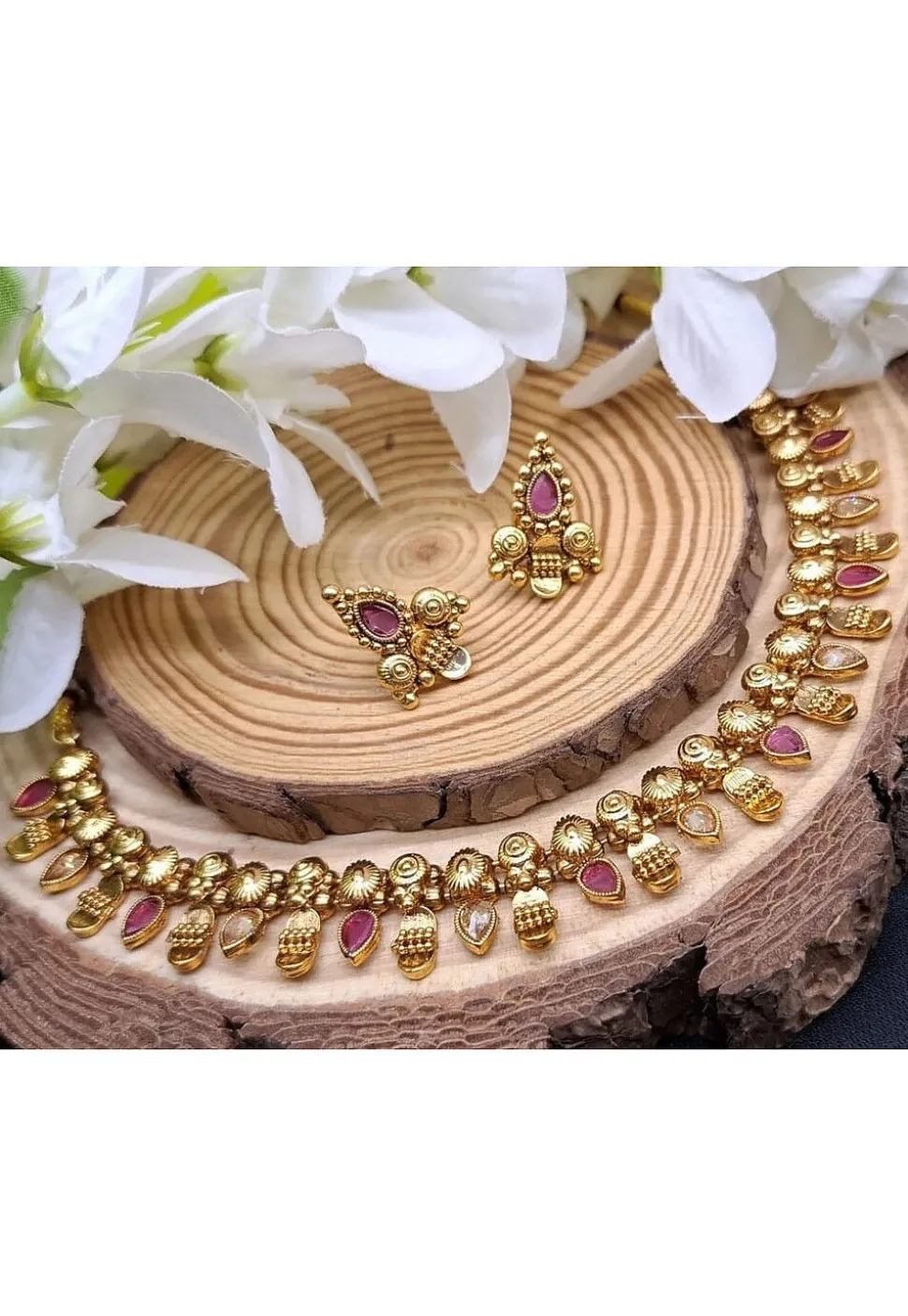 Golden Polished Stone Studded Necklace Set