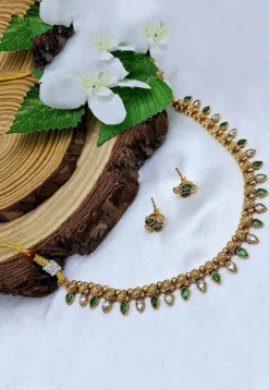 Golden Polished Stone Studded Necklace Set