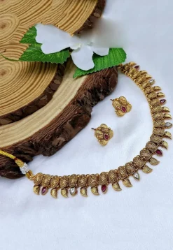 Golden Polished Stone Studded Necklace Set