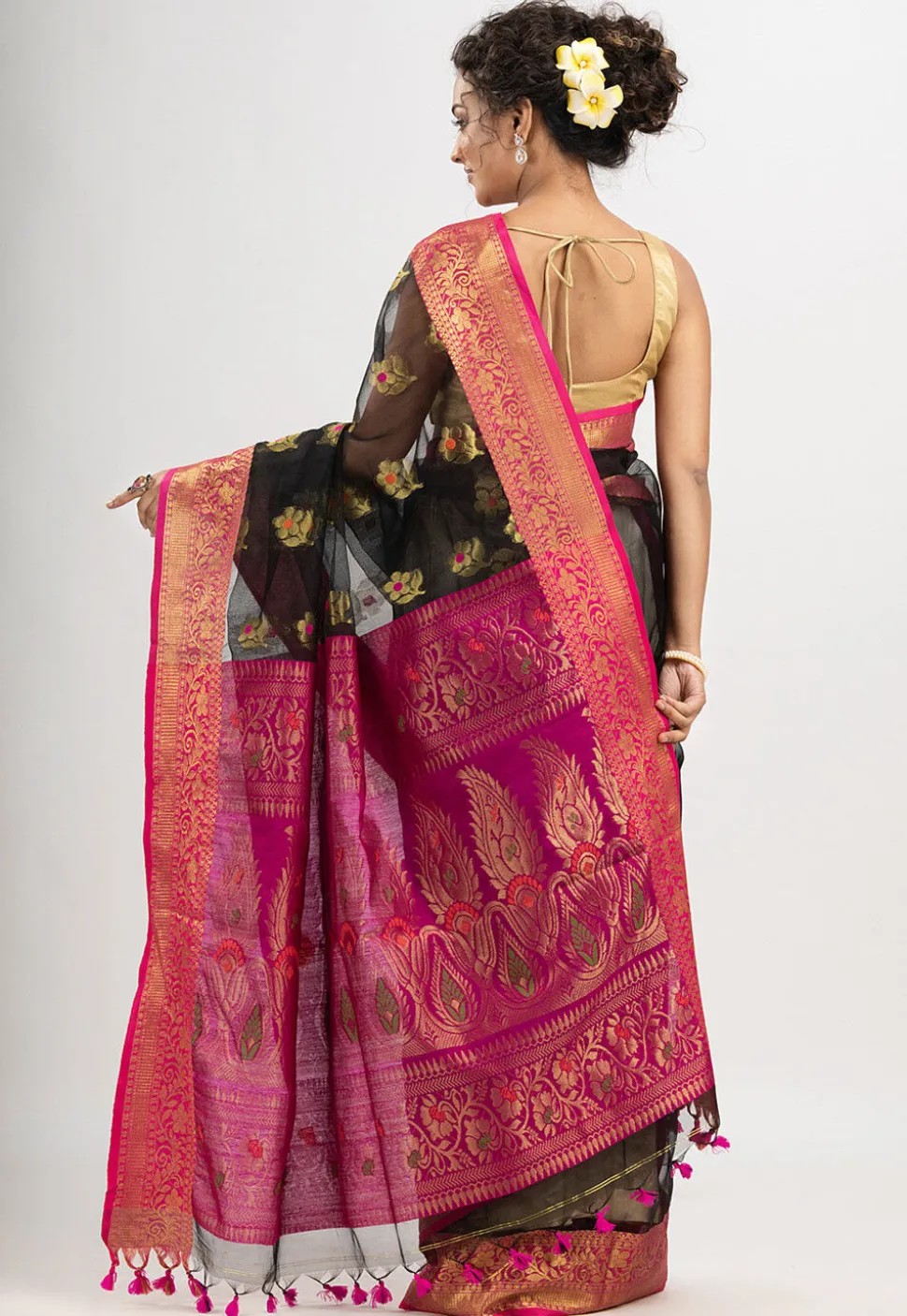 Handloom Art Silk Saree in Black
