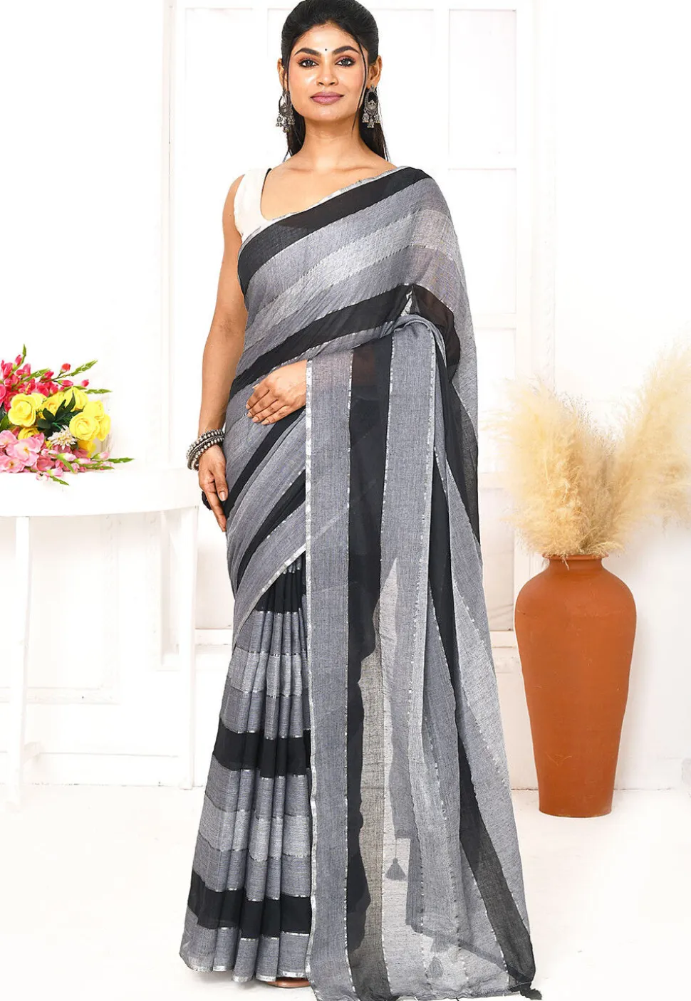 Handloom Cotton Saree in Grey and Black