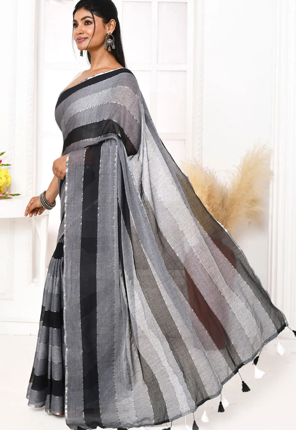 Handloom Cotton Saree in Grey and Black