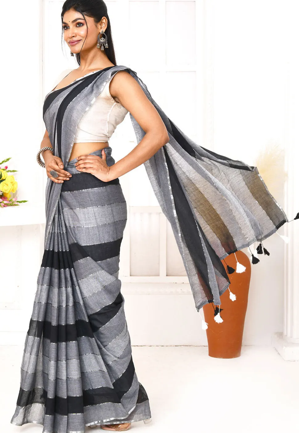 Handloom Cotton Saree in Grey and Black